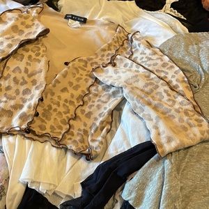 Crop cardigan w/tiger print